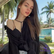 Эскорт-модель Елизавета на фото анкеты: 20 лет, Москва, Внуково, стройная, шатенка, 168 см, снимок 1