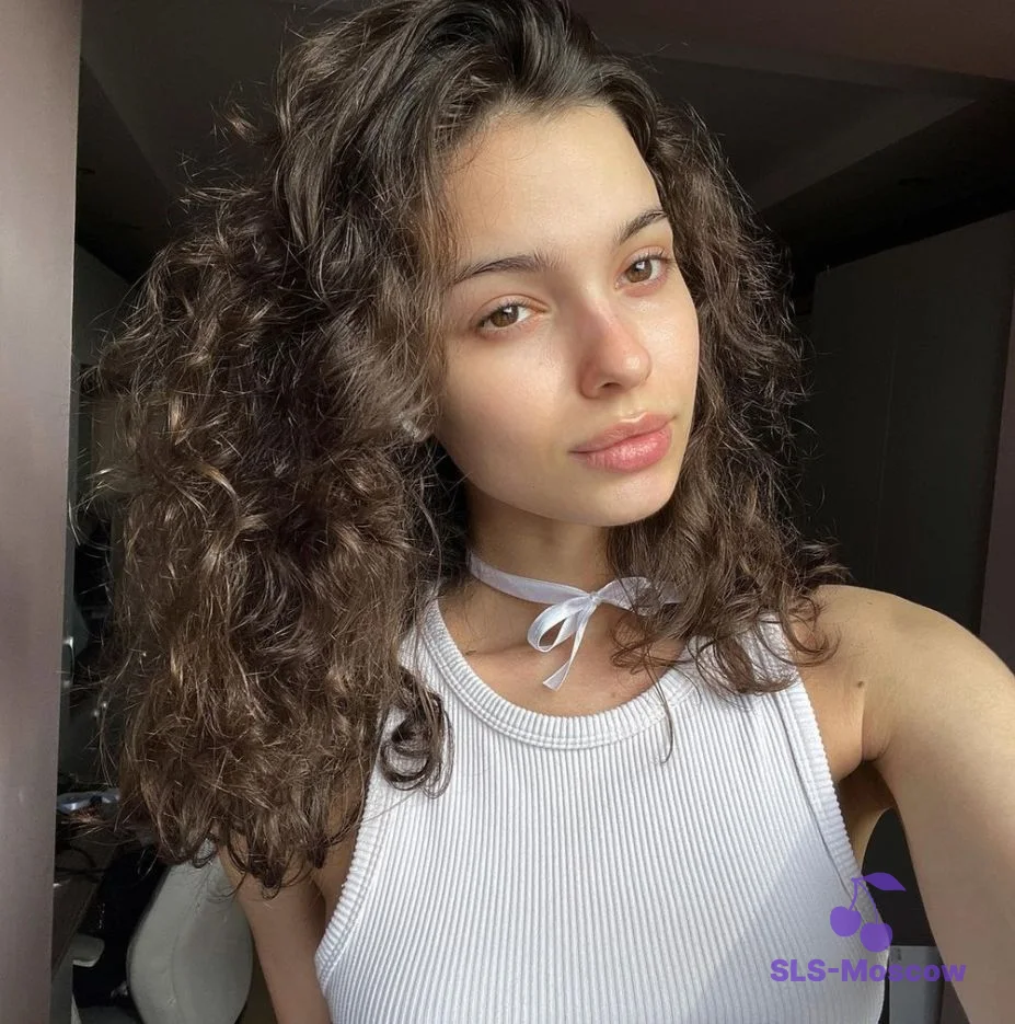 Эскорт-модель Лариса на фото анкеты: 21 год, Москва, Тверской, стройная, шатенка, 168 см, снимок 2