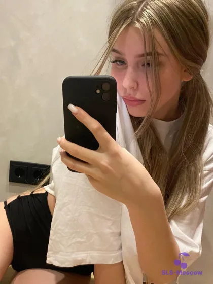 Эскорт-модель Кирана на фото анкеты: 23 года, Москва, Хорошёвский, среднее телосложение, блондинка, 170 см, снимок 1