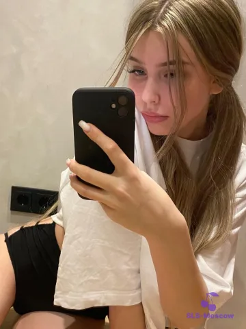 Эскорт-модель Кирана на фото анкеты: 23 года, Москва, Хорошёвский, среднее телосложение, блондинка, 170 см, снимок 1