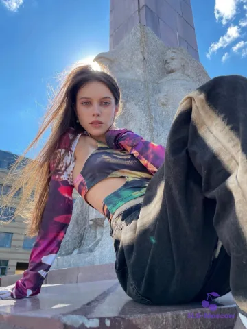 Эскорт-модель Алла на фото анкеты: 20 лет, Москва, Марфино, стройная, шатенка, 169 см, снимок 4