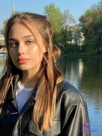 Галерея: эскорт-модель Эмма, фото 1, 25 лет, Москва, Дмитровский, стройная, шатенка, 168 см