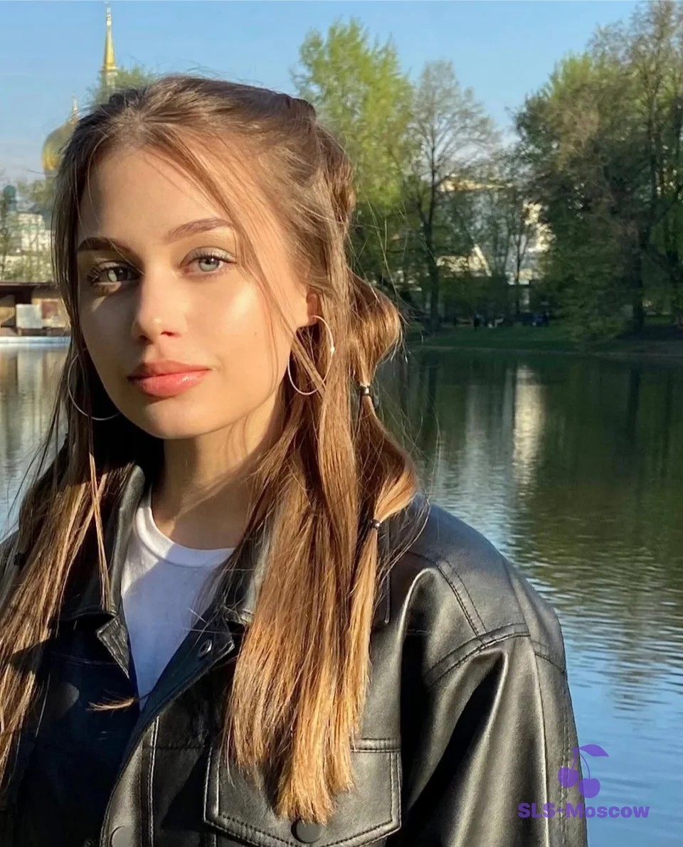 Галерея: эскорт-модель Эмма, фото 1, 25 лет, Москва, Дмитровский, стройная, шатенка, 168 см